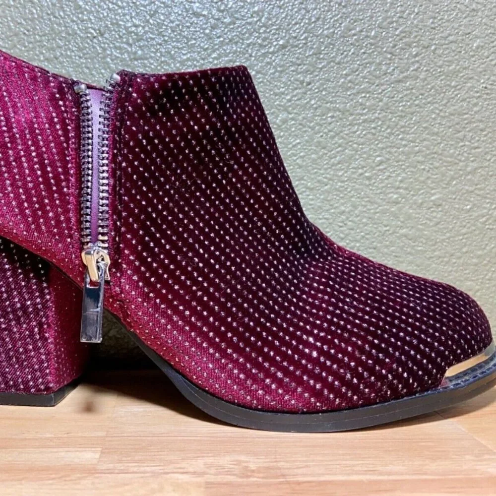 Joan Boyce‎ Women's Red Studded Round Toe Block Heel Zipper Ankle Booties Size 8